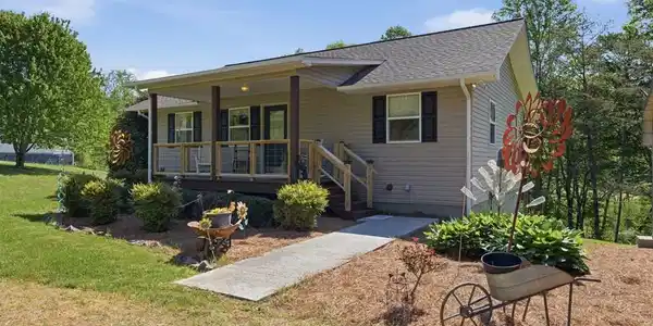 68 West Vineyard