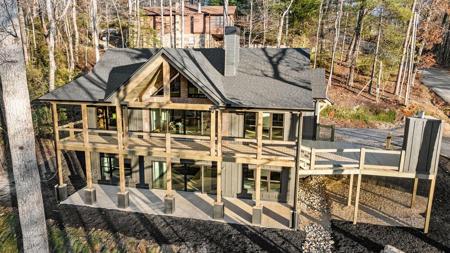427 Lakeview Circle