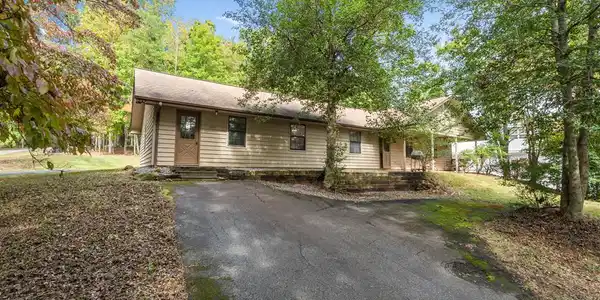 2015 Pine Lake Road