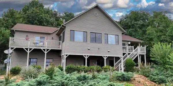 645 E Double Knobs Drive
