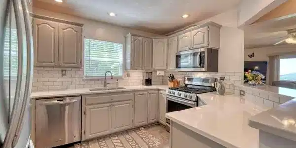 Image 3: Kitchen