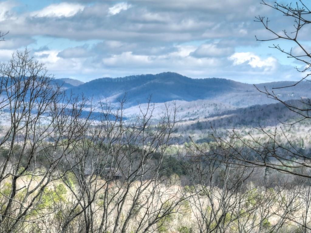Image 4: Year round layered long range views from the prope