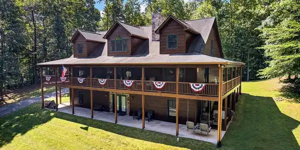 408 Mountain Creek Way