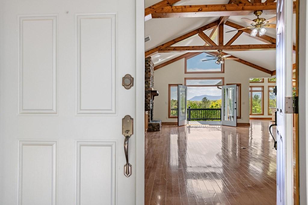 Image 4: Front door welcoming view