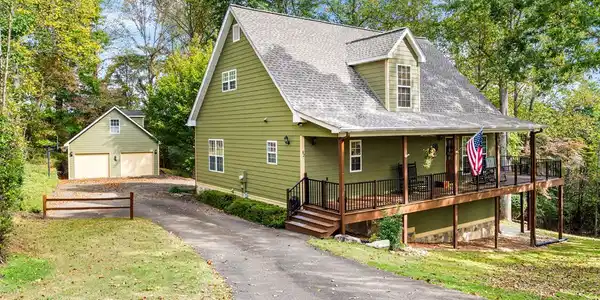 82 Hebron Way