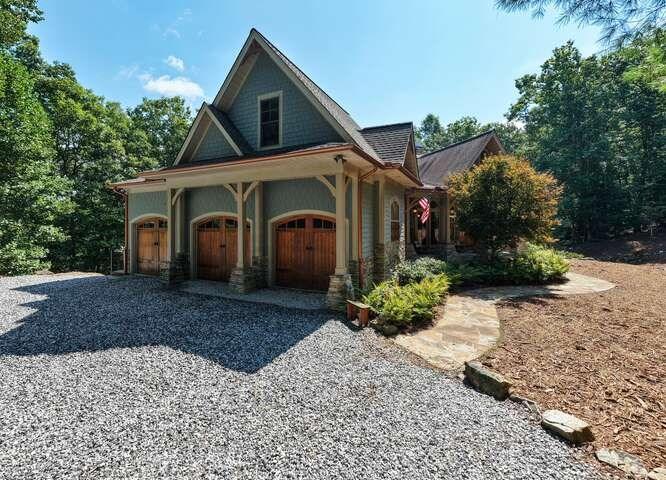 Image 2: 3-Car Garage