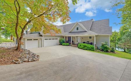 2327 Ridgecrest Circle