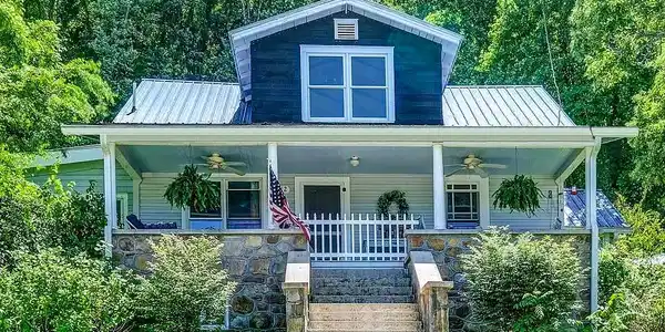 412 Aquone Road