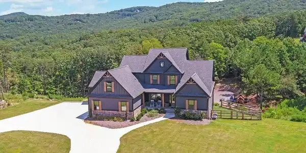 34 Stoneledge Circle