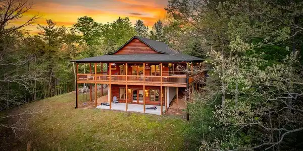 490 Walnut Hills Drive