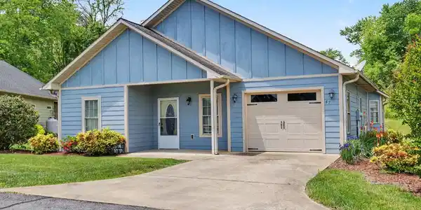 47 Riverwalk Circle