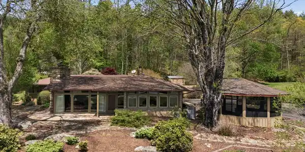 6203 Airport Road