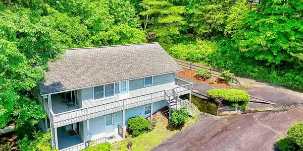 985 Vista Lane