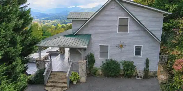 3023 Bear Lane