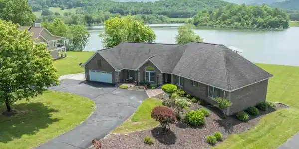 1537 Victoria Woods Drive
