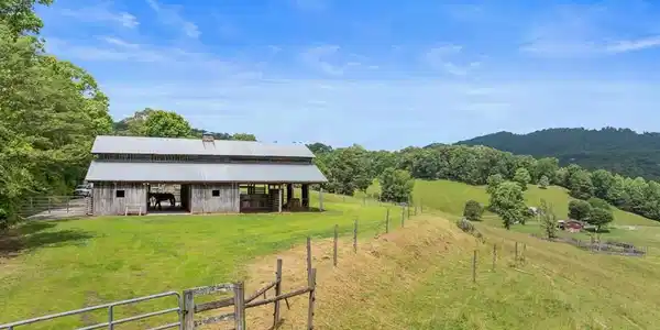 102 Cross Creek Lane
