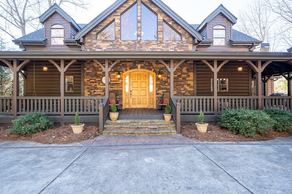 Image 2: 5 Emerald Point 
6 bedrooms, 5.5 baths with 5200 SF