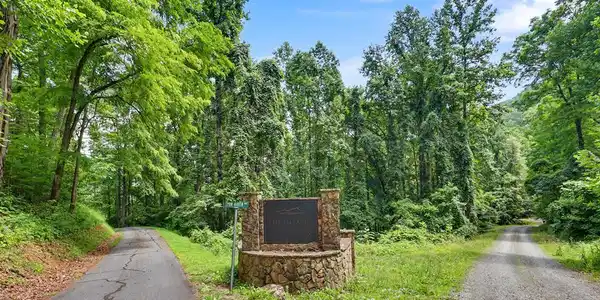 Image 2: Welcome to Lot 2