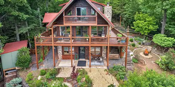 40 Foxfire Lane