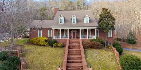 4323 Spring Court Cove