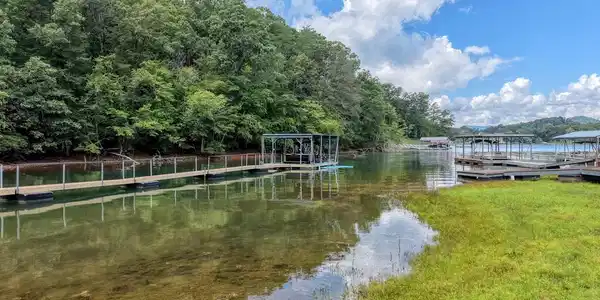 Image 3: Lake access