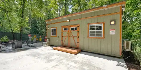 Image 4: Entertainment Barn/Studio