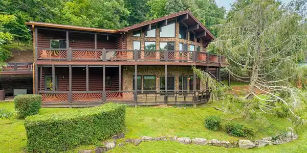 Image 3: 2 levels of decks to entertain family and friends and looks over Talona Lake!