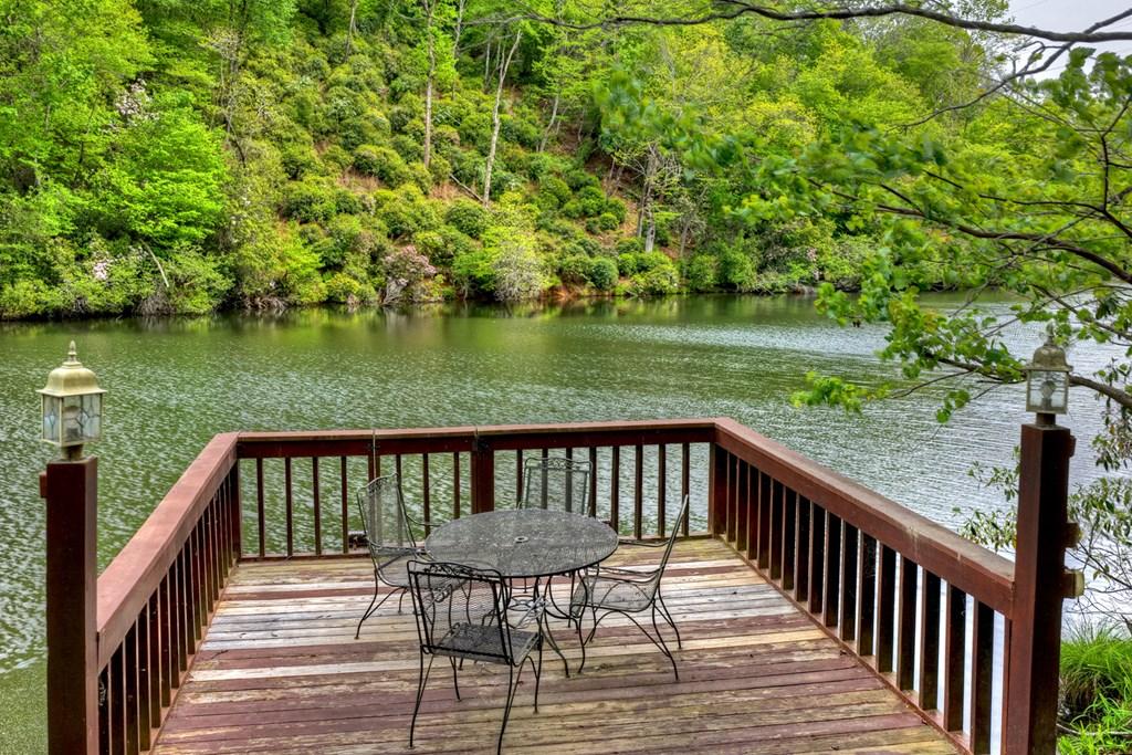 Image 4: Dock on Lake