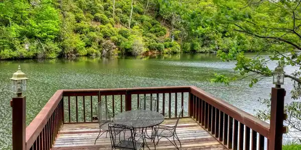 Image 4: Dock on Lake
