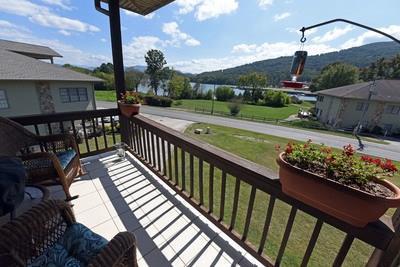 1649-H Lakeview Dr
