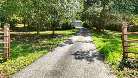 1048 Hawks Claw Road