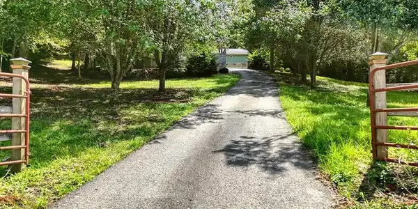 1048 Hawks Claw Road