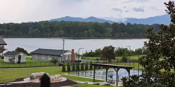 Image 3: Always an unobstructed Lake View!