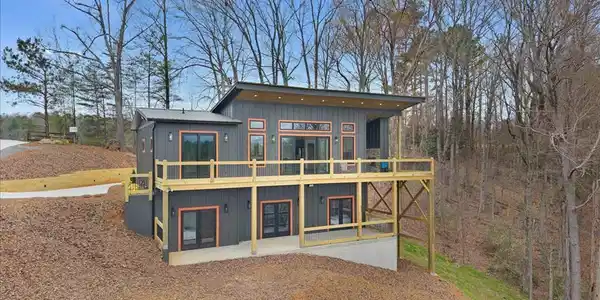 Image 3: Rear/Deck