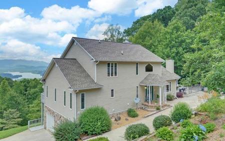 880 Locust Trail