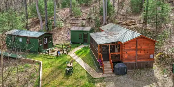 Image 2: The perfect retreat or rental cabin