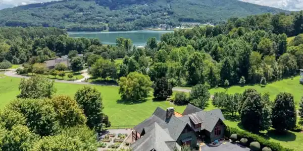 2206 High Meadows Lane