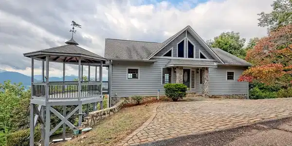 10 Knollwood Place