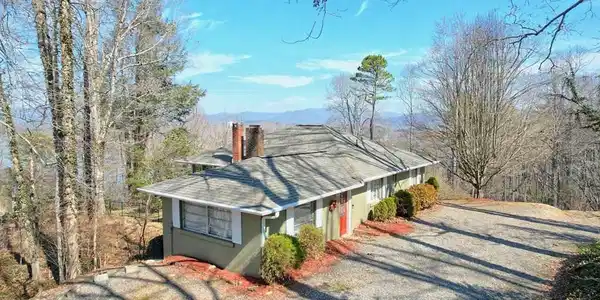 1528 Hillcrest Spur
