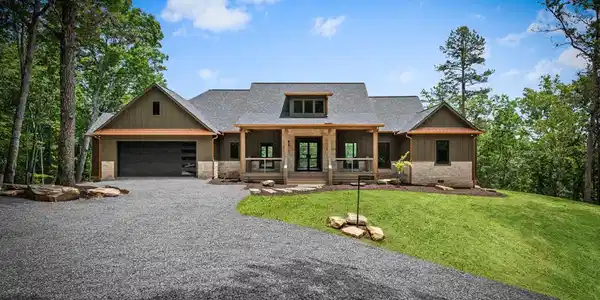 62 Tiffany Lane