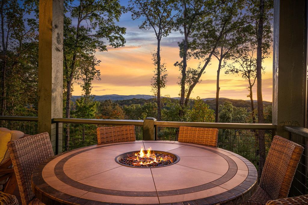 Image 4: Enjoy this VIEW every evening!