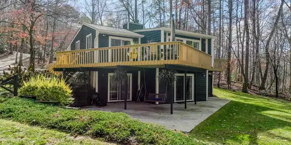 3301 Ellington Road