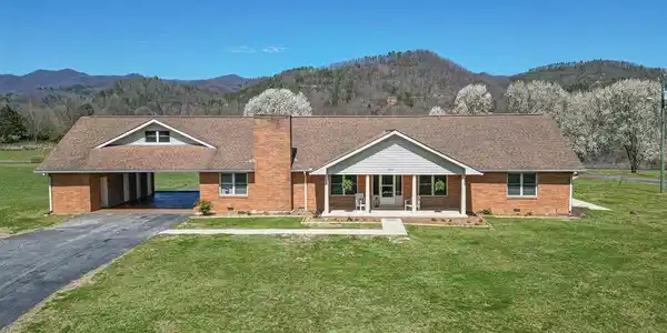 2915 Airport Road