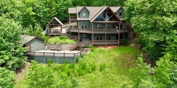 486 Henderson Lane