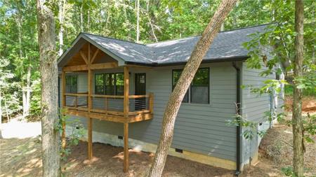 101 Glen Hollow Court
