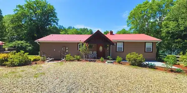 1693 Chatuge Shores