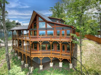 470 S Skylight Drive