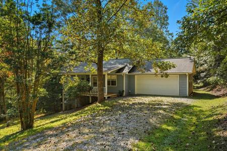 6917 Woodlake Circle