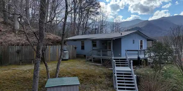 240 Ruby Lake Drive N