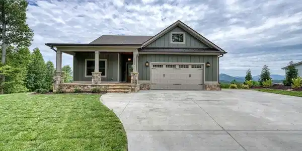 1513 Honey Bee Ridge